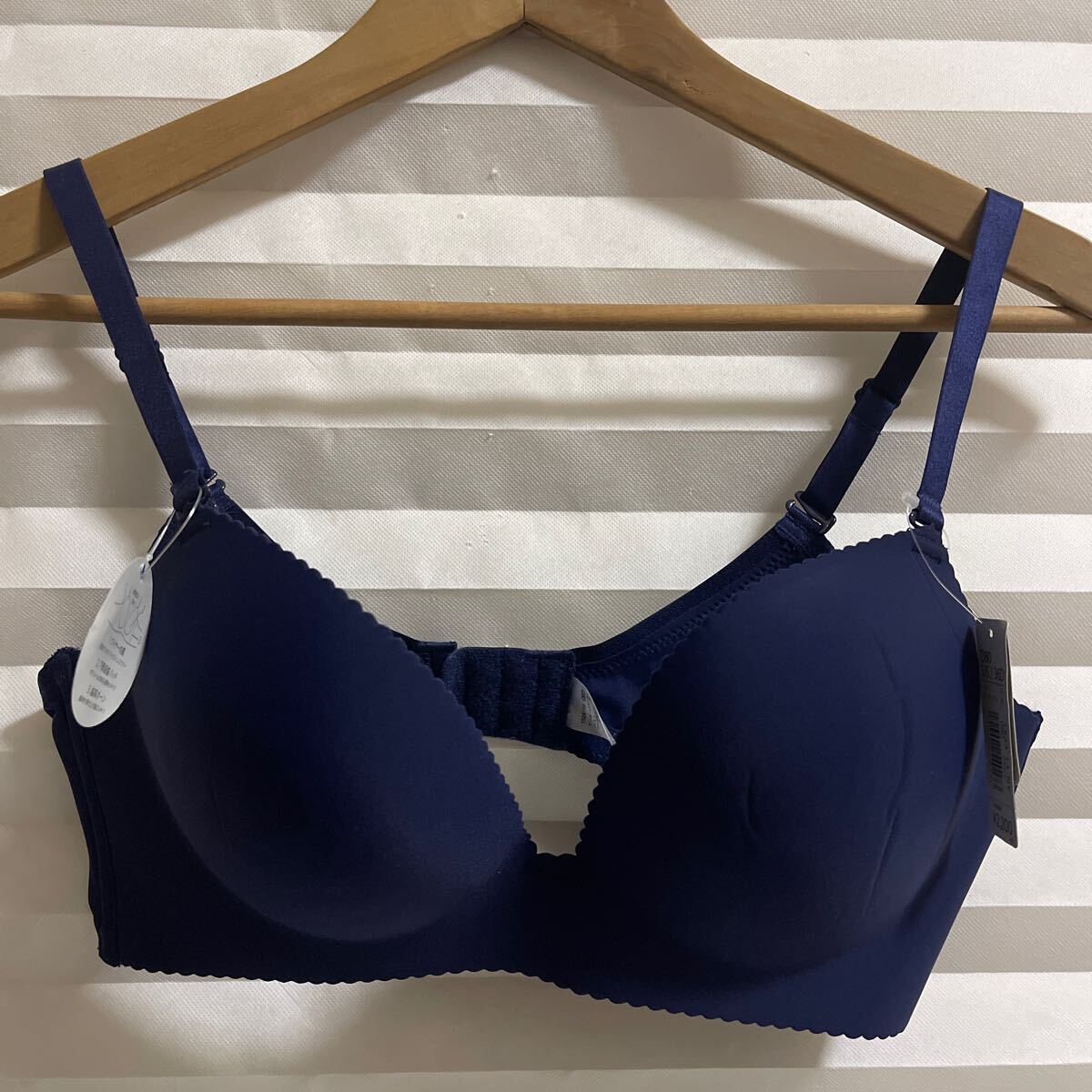 定価2200 新品タグ付き Aimer feel エメフィール 超盛ブラ ブラジャー サイズ D80。拍卖