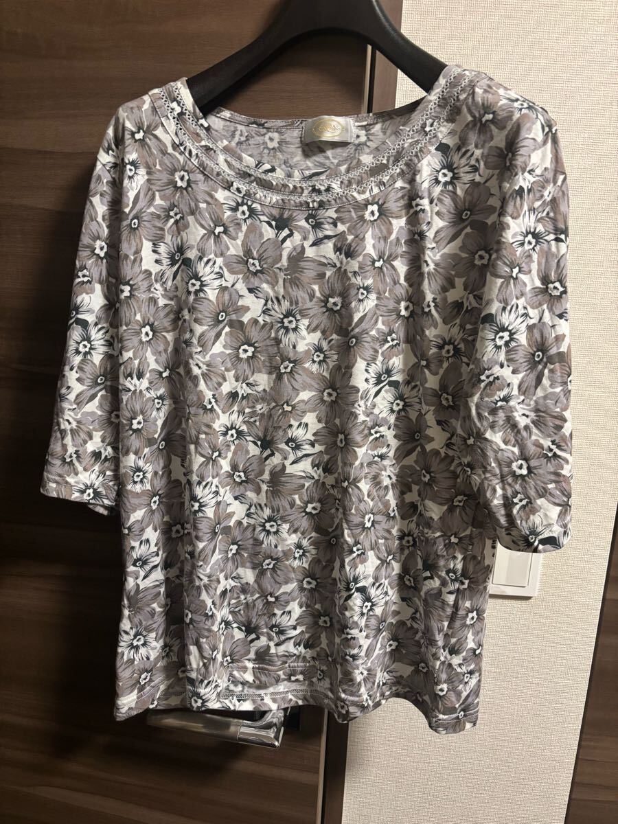 ほぼ未使用 着用短時間一度のみ花柄 LLサイズ Tシャツ カットソー 大きい 伸縮性あり 即決あり トップス拍卖