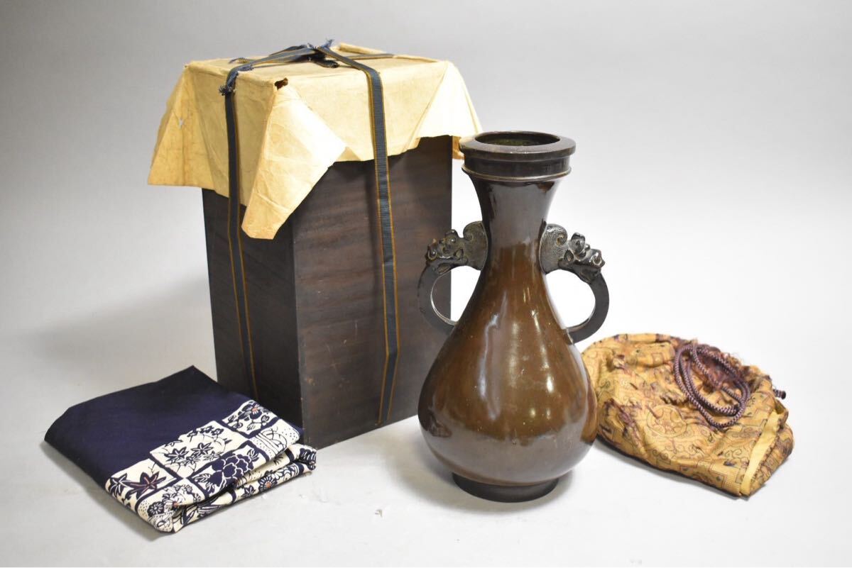 【英】◆13◆ 時代 古銅耳付花入 H30㎝ 中国美術 朝鮮 韓国 花瓶 銅製 骨董品 美術品 古美術 時代品拍卖