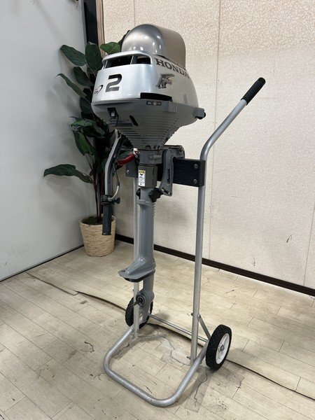 §お引き取り歓迎【高年式 HONDA ホンダ 小型船舶用船外機 BZBF-2210152 BF2D 4ストローク 2馬力 スタンド付き 】Q04228拍卖