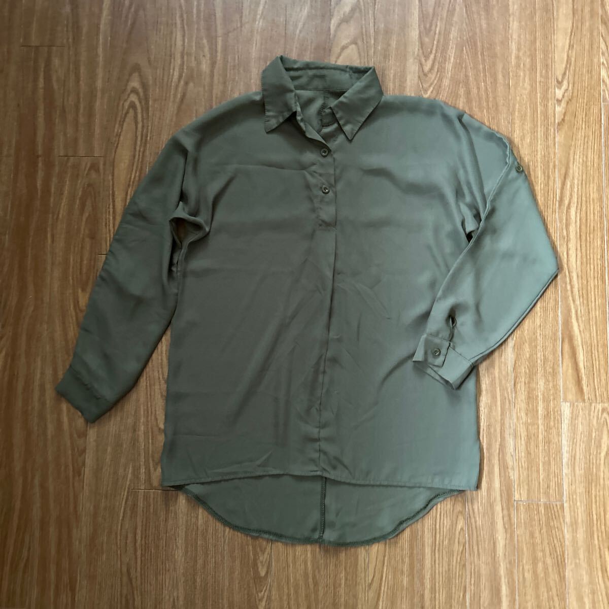 ◆レディース長袖シャツ カーキ 緑 サラサラ 軽い シンプル拍卖