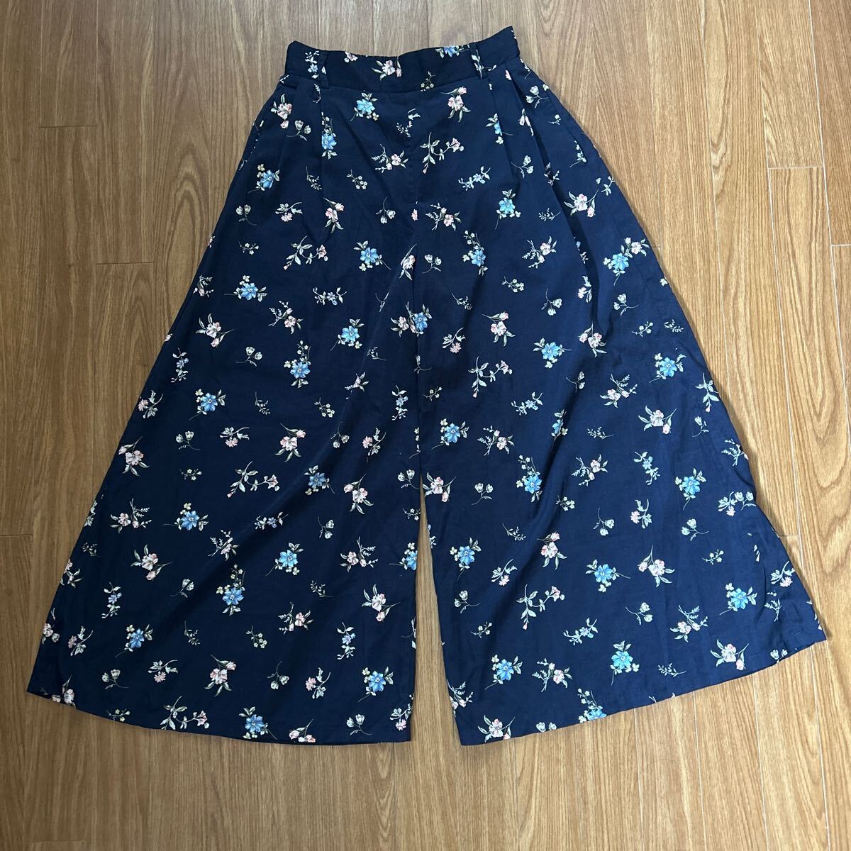 ◆SpRay PREMIUM スプレイプレミアム ワイドパンツ ガウチョパンツ ピンク水色花柄 ネイビー紺 ウエストゴム かわいい拍卖