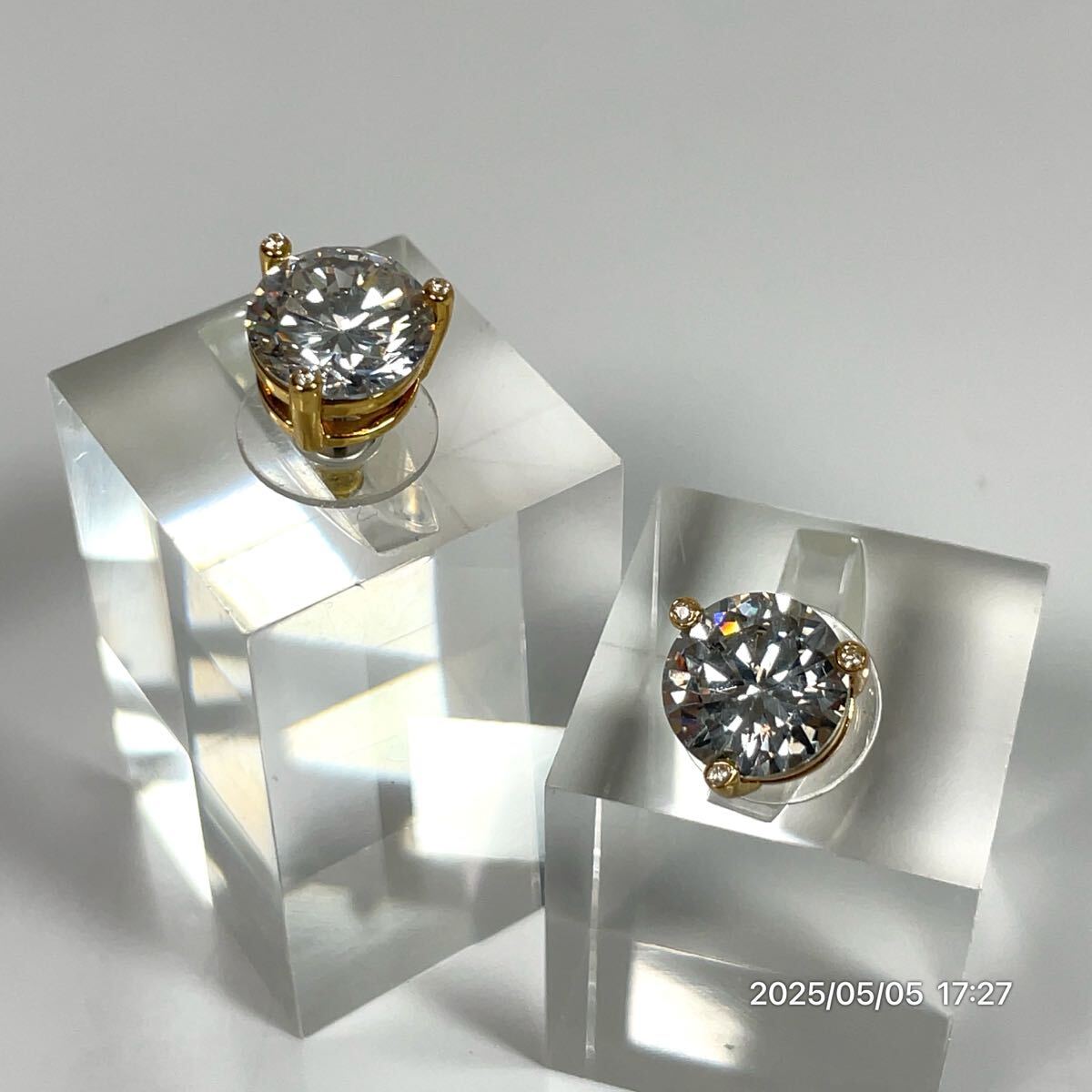 SWAROVSKI スワロフスキー 一粒 クリスタル ラインストーン ゴールドカラーボディ ピアス イヤリング アクセサリー 装飾品拍卖