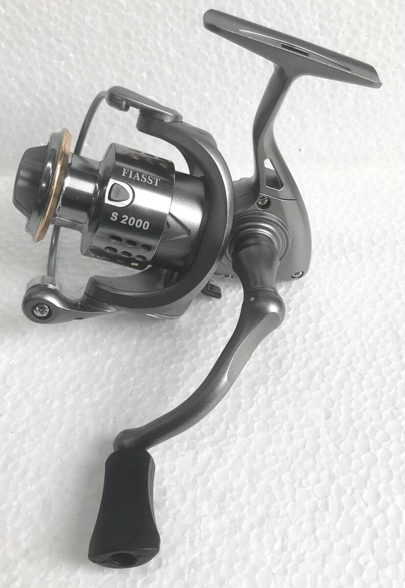 FIASSTスピニングリールS2000☆送料無料☆新品未使用☆ガンメタル☆左右ハンドル変更可能☆アルミスプール☆拍卖
