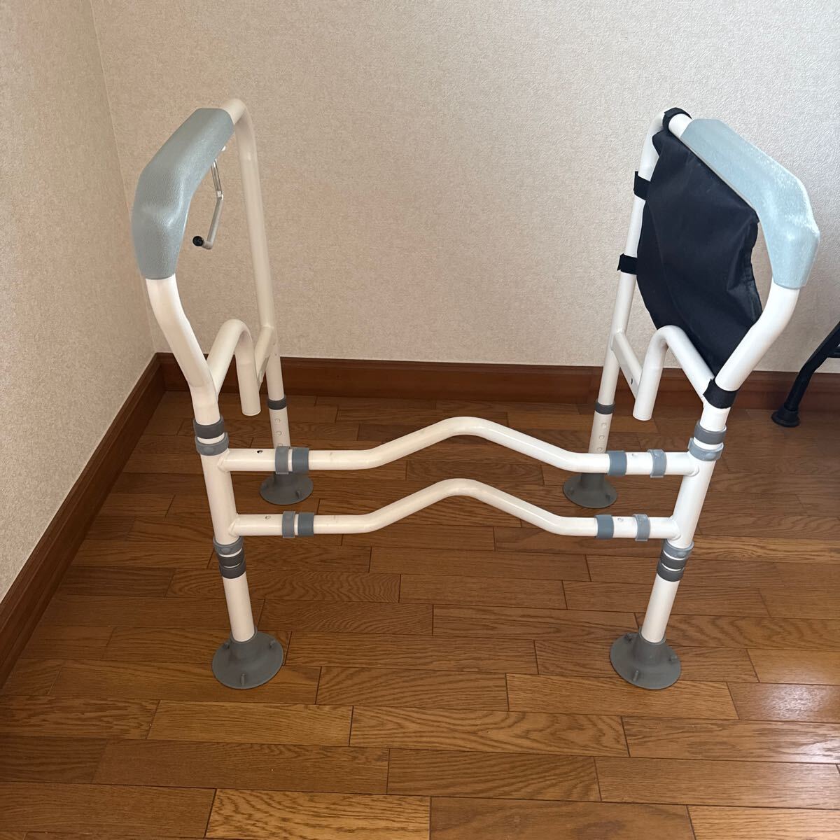 高齢者のトイレの手すり 歩行補助 介護拍卖