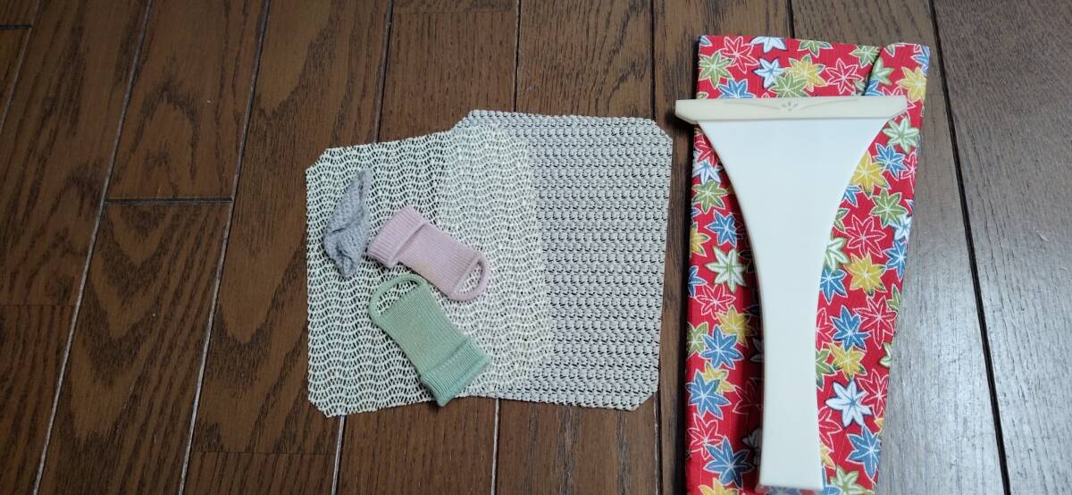 三味線の撥、撥ケース、膝ゴム、指すり をセットで拍卖