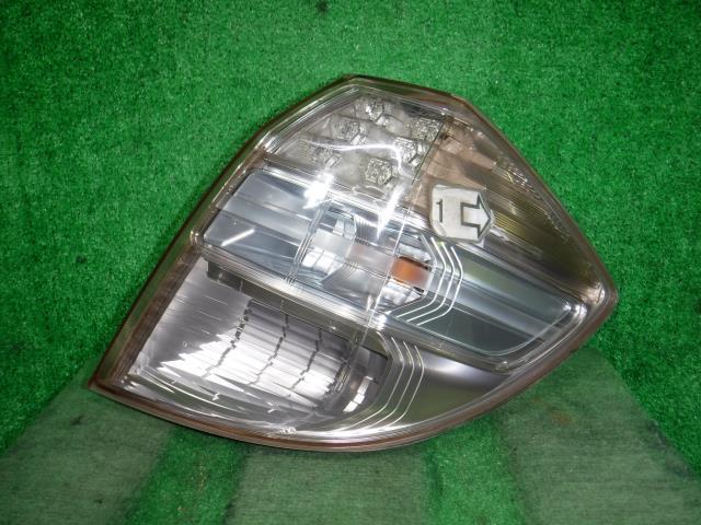 フィット DBA-GE8 右テールランプ L15A 33500-TF0-J61拍卖