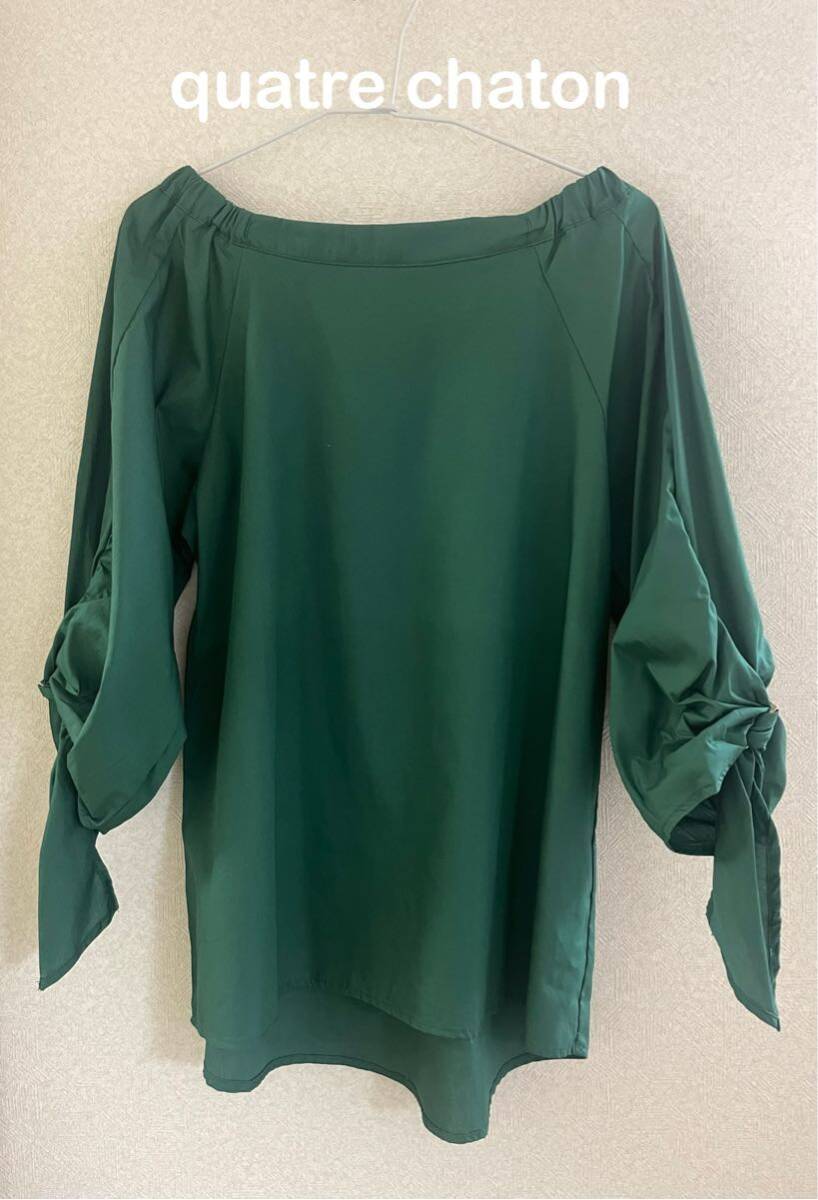 【新品未使用タグ付】quatre chatonブラウスM グリーン トップス 無地拍卖