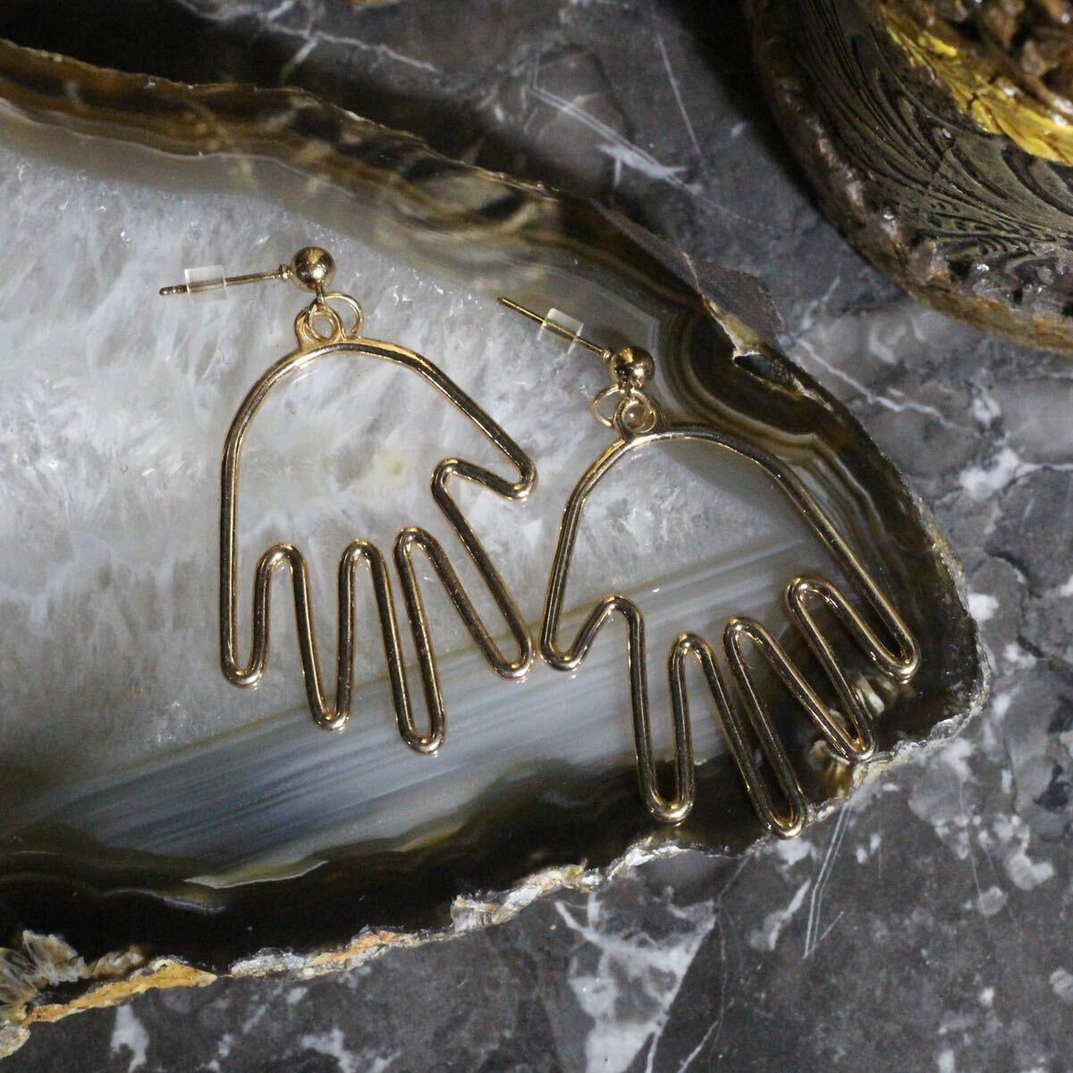 USA VINTAGE HAND DESIGN SWING EARRING/アメリカ古着手デザインぶら下がりピアス拍卖