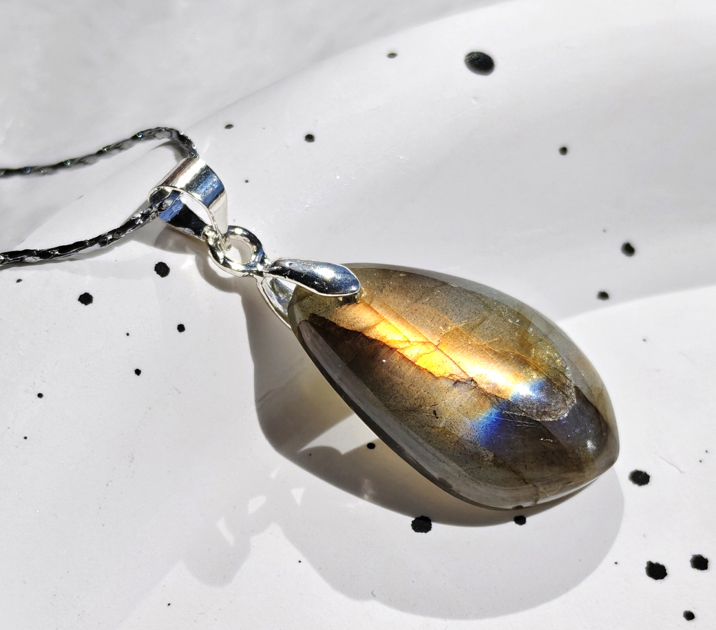 N00903◆Bigstone◆新品*蝶の羽根【ラブラドライト】天然石ネックレス 拍卖