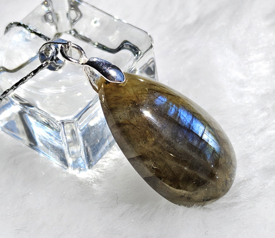 N00904◆Bigstone◆新品*蝶の羽根【ラブラドライト】天然石ネックレス 拍卖