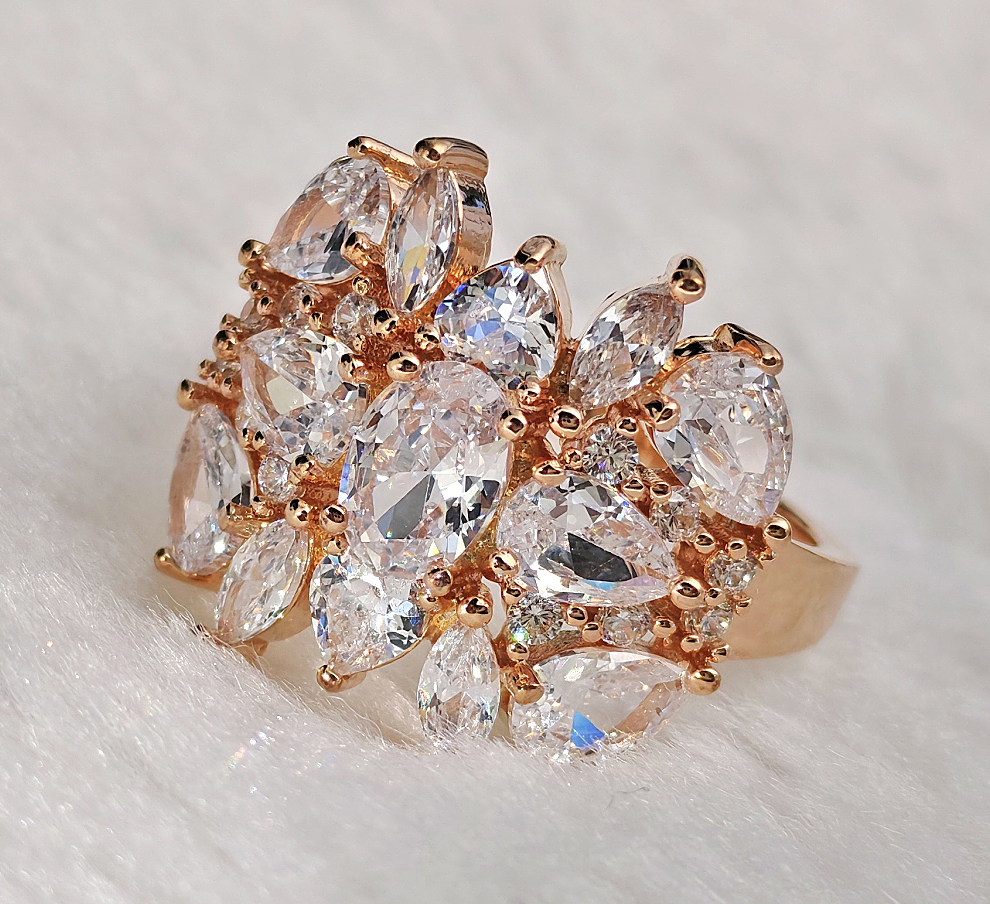 N250591◆Bigstone◆【存在感な印象】キラキラ輝く*ファッション印象*豪華なリング*18号拍卖