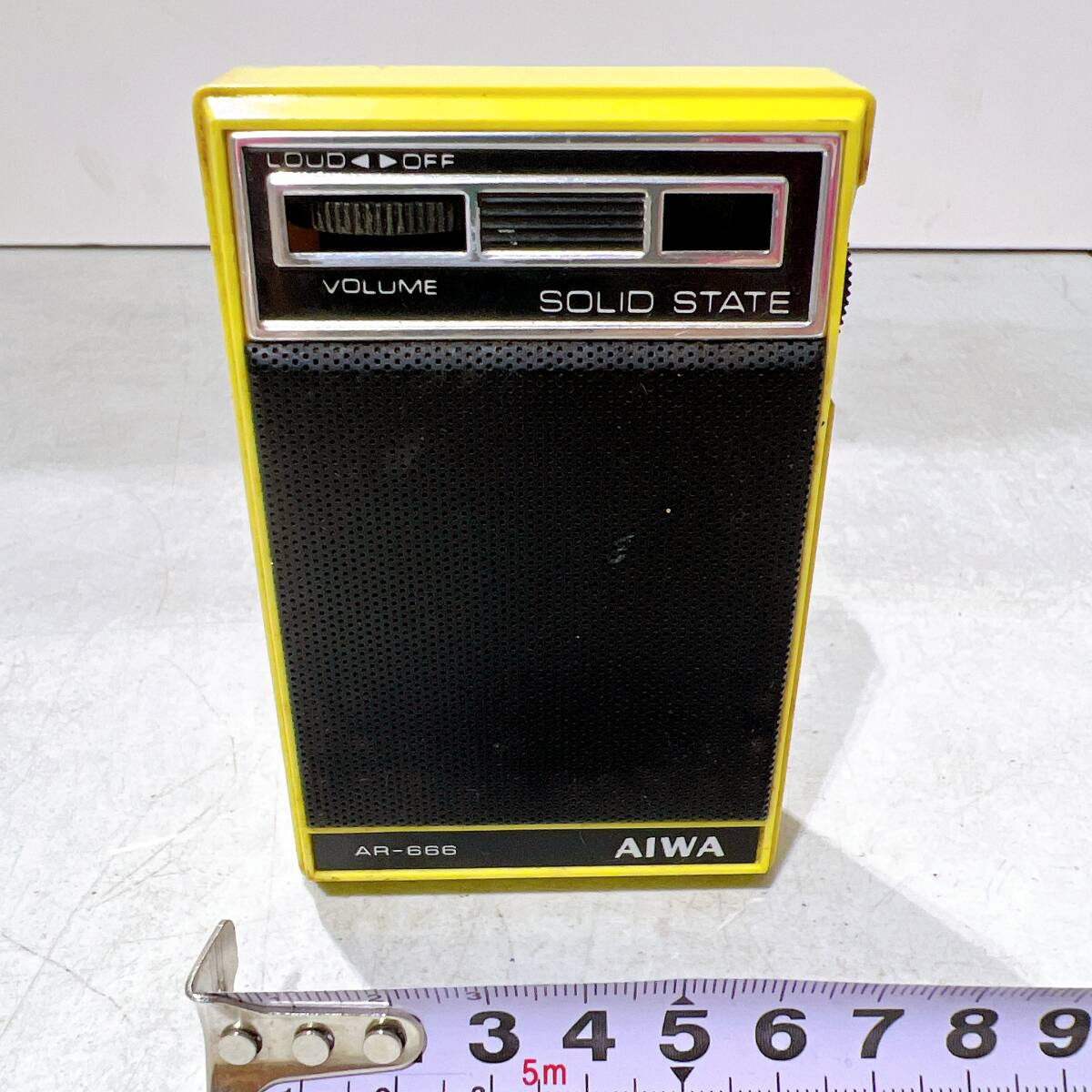 AIWA アイワ AMトランジスタラジオ SOLID STATE AR-666 正常動作 ノイズ多い 中古拍卖