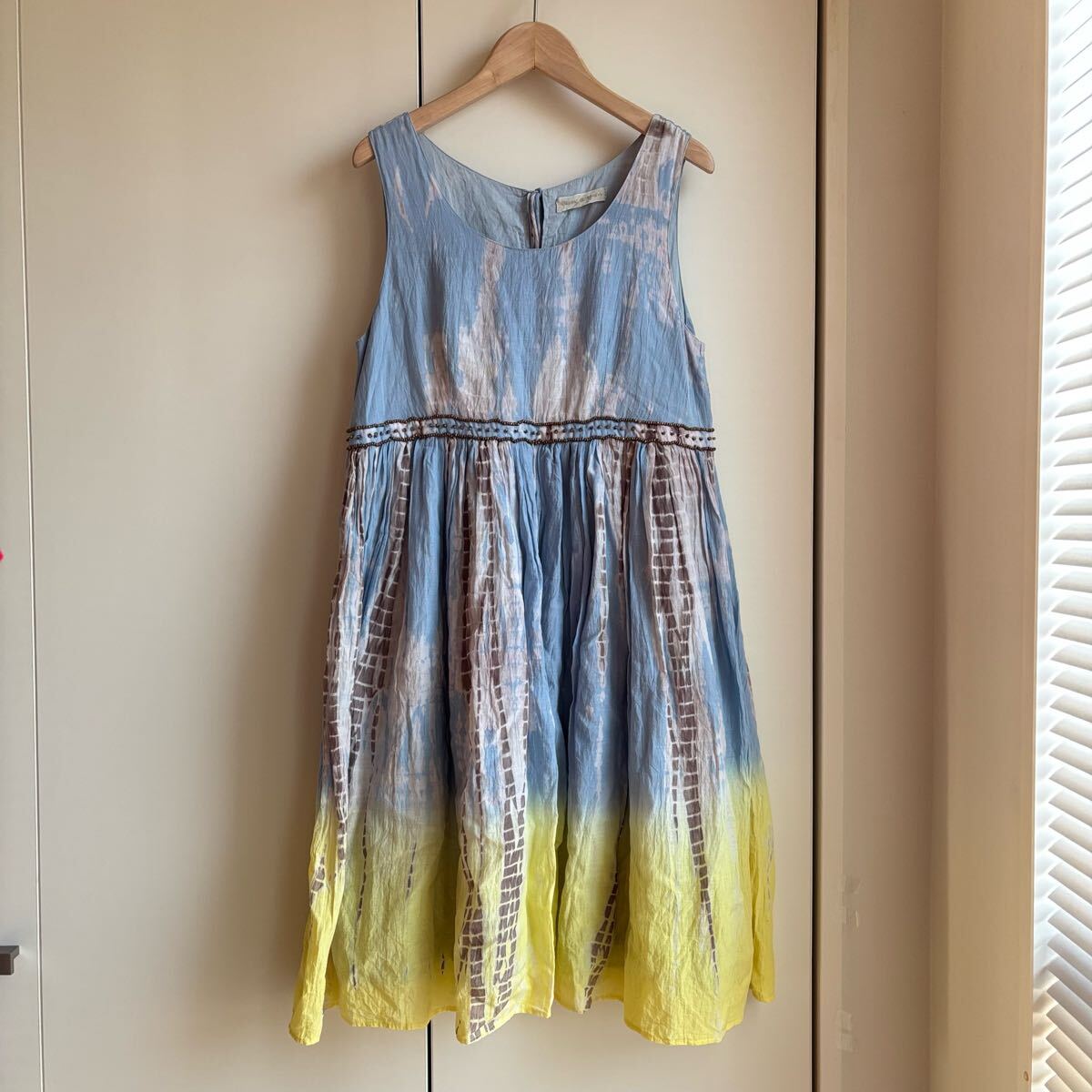 アーバンリサーチ URBAN RESEARCH ワンピース ノースリーブ 絞り染め グラデーション ビーズ フリーサイズ 絞染め タイダイ拍卖