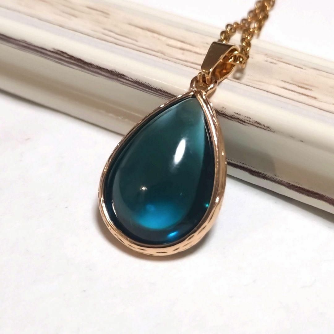 【蒼穹のクリスタル】今の季節にピッタリ サックスブルーのしずく型ネックレス拍卖