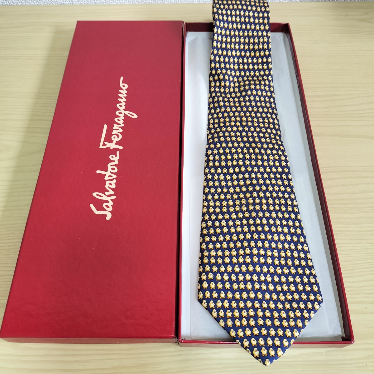 Salvatore Ferragamo(サルヴァトーレフェラガモ)青ミニひよこ君模様ネクタイ拍卖