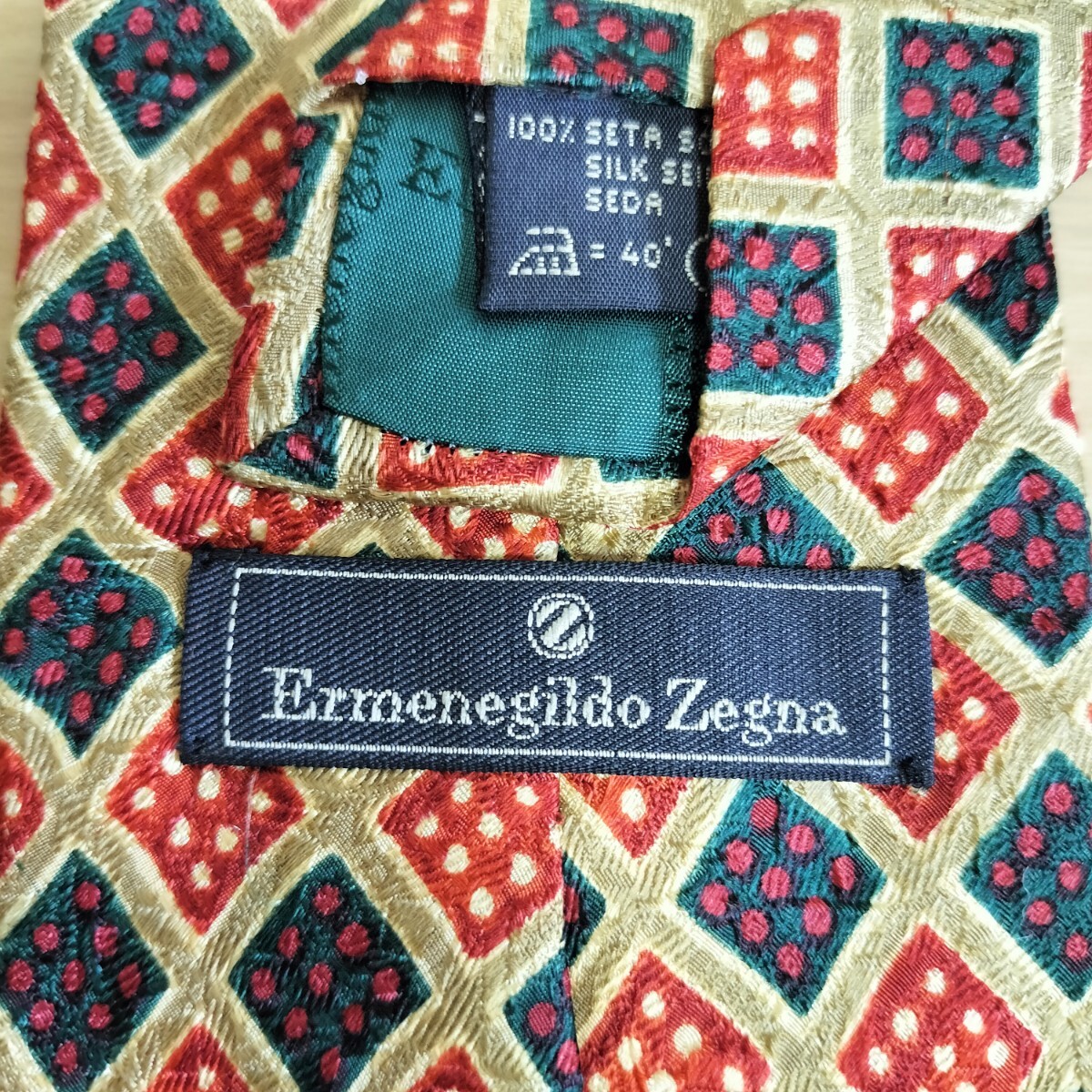 エルメネジルドゼニア(Ermenegildo Zegna)赤紺ベージュ点々四角格子柄模様ネクタイ拍卖