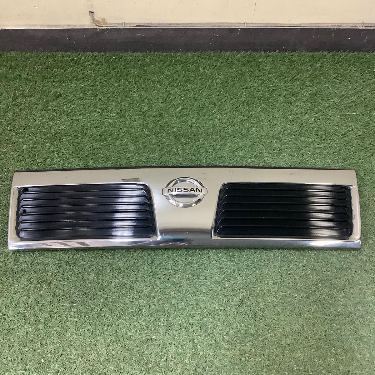 クリッパーリオ U71W 純正 メッキ  フロントグリル ラジエータグリル 7405A290 管番3046拍卖