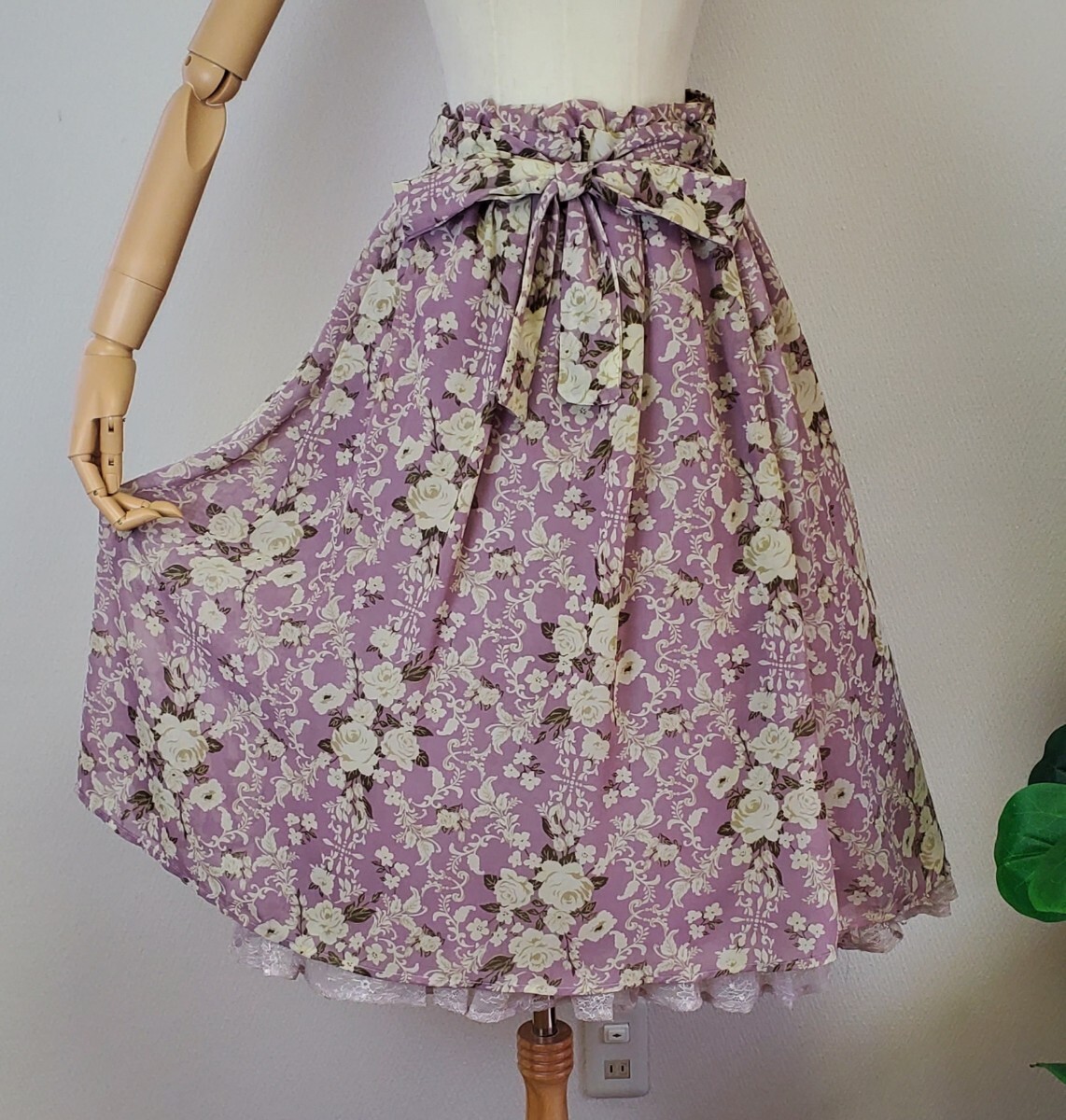 axes femme ローズ柄フレアミディスカート拍卖