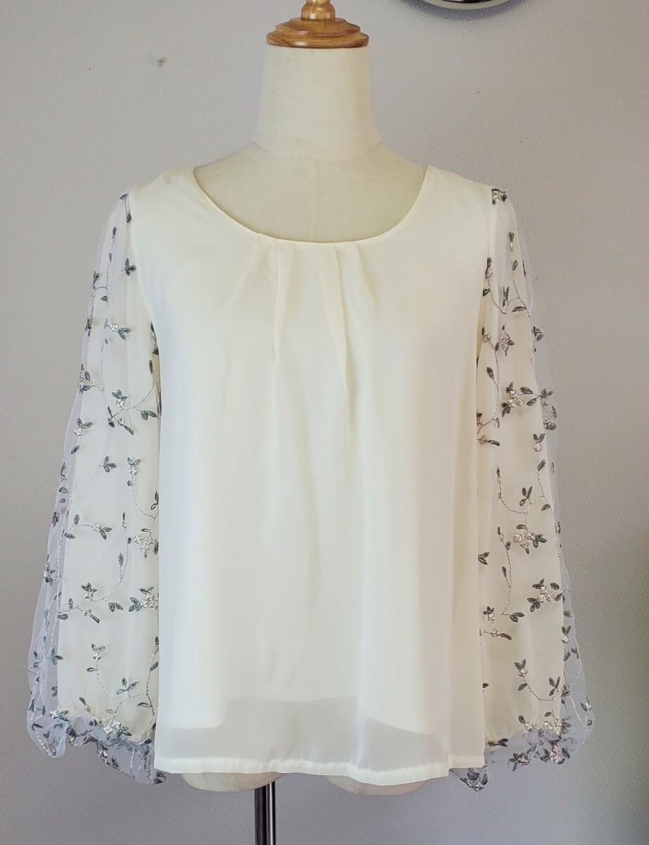 axes femme 花柄刺繍ブラウス カラーアイボリー拍卖