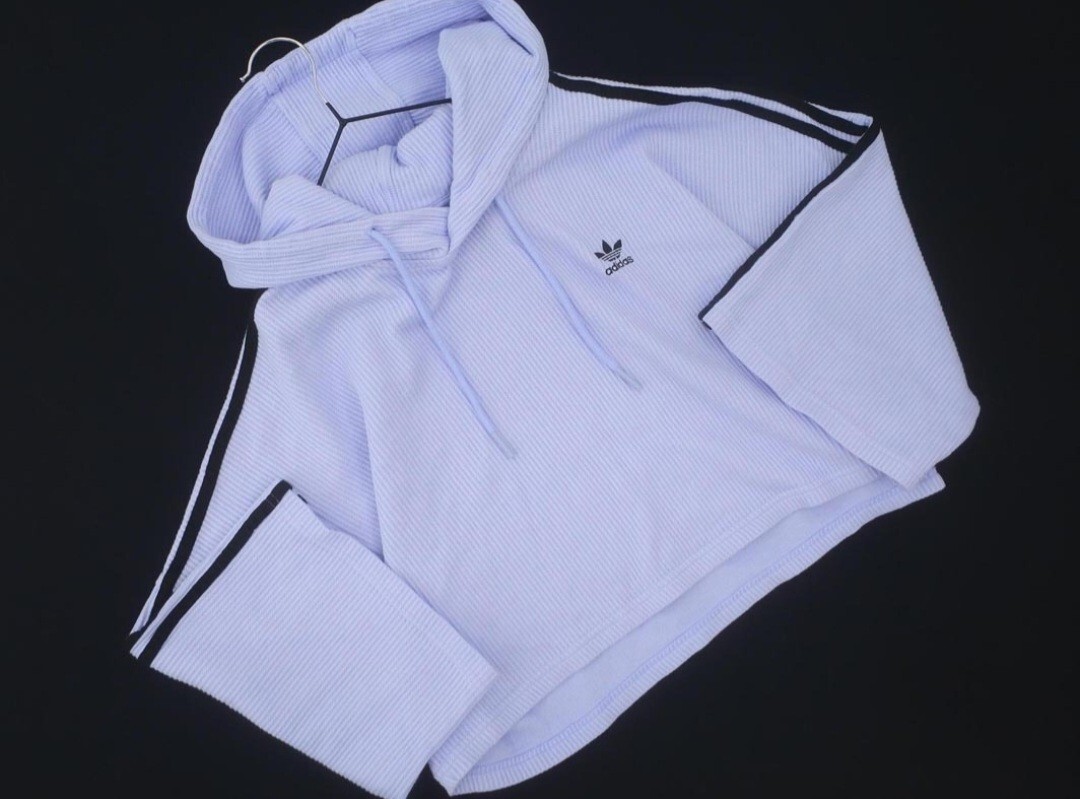 adidas アディダスオリジナルス ワイド幅ショート丈プルオーバーパーカー 水色拍卖