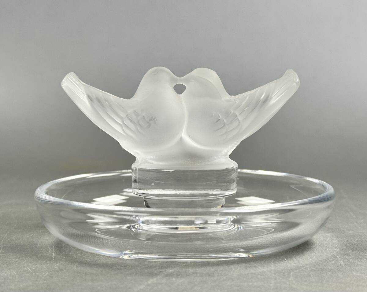 【偲】LALIQUE ラリック フロステッド クリスタル ドゥ・コロンブ 2羽の鳩 リングトレー 小物入れ r-494拍卖