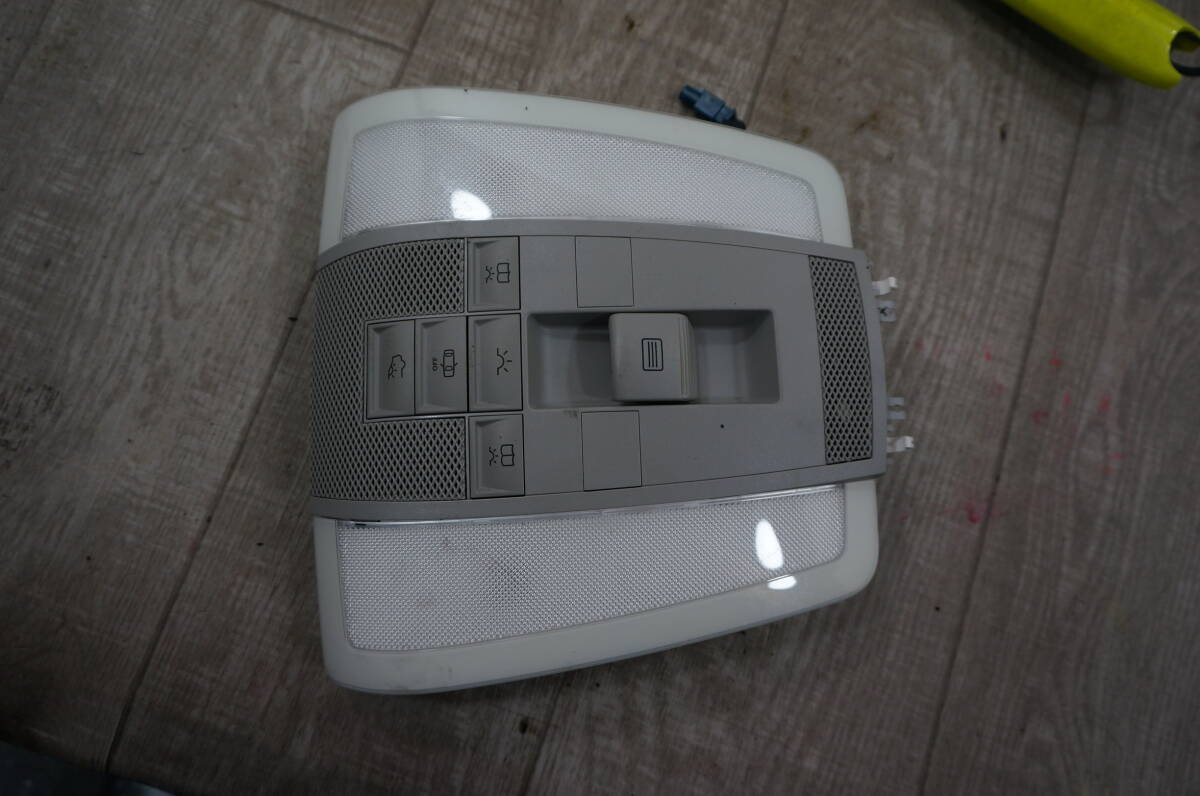 C469 メルセデス・ベンツ Cクラス DBA-204049 2014年 後期型 純正 フロントルームランプ A204 820 89 01拍卖