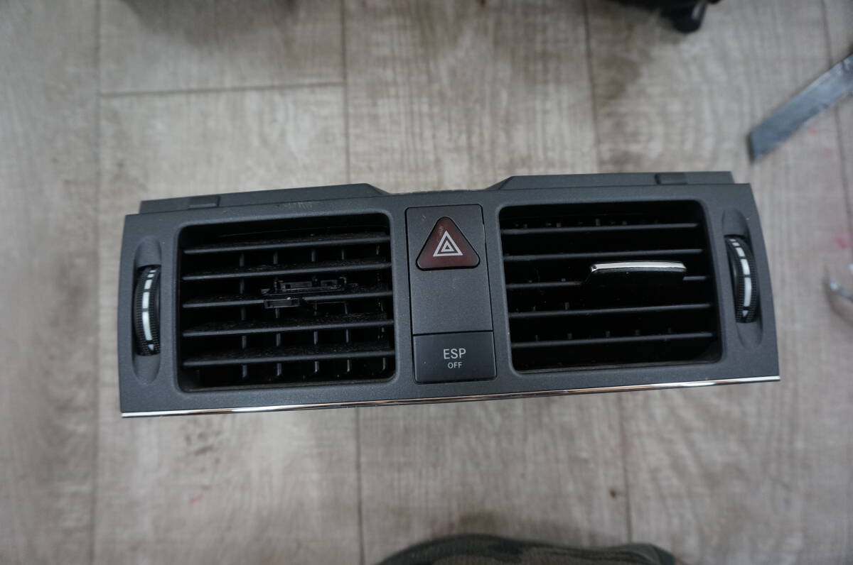 C505 2008-2011 メルセデス C300 C350 ダッシュセンターエアベントアセンブリ 204 870 28 51拍卖