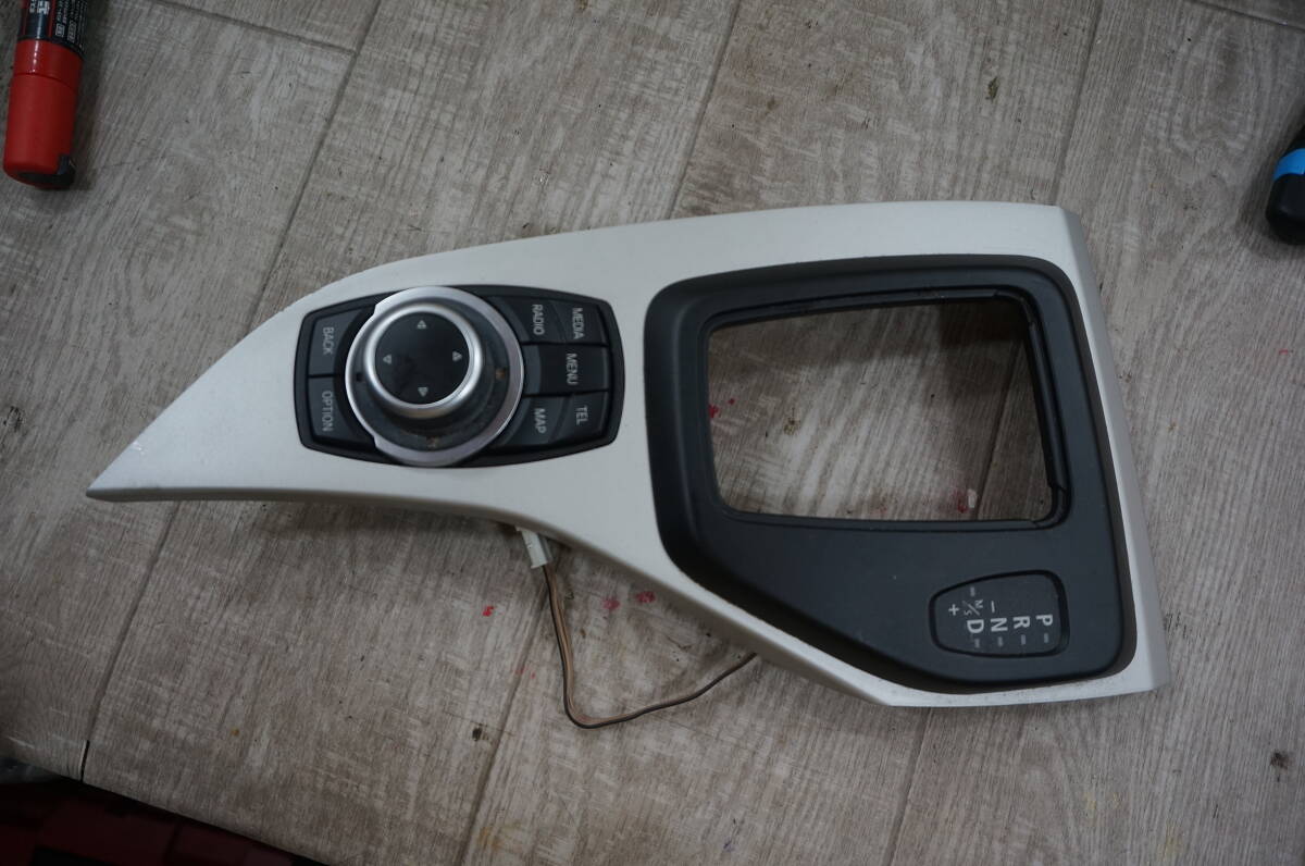 C713 BMW 3 シリーズ US20 E91 9334612 01センターコンソール パネル カバー 灰皿 小物入れ シガーライター拍卖