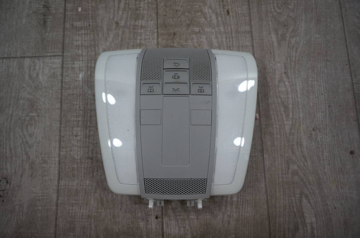 C749 メルセデス・ベンツ Cクラス DBA-204049 2014年 後期型 純正 フロントルームランプ A204 820 20 01拍卖