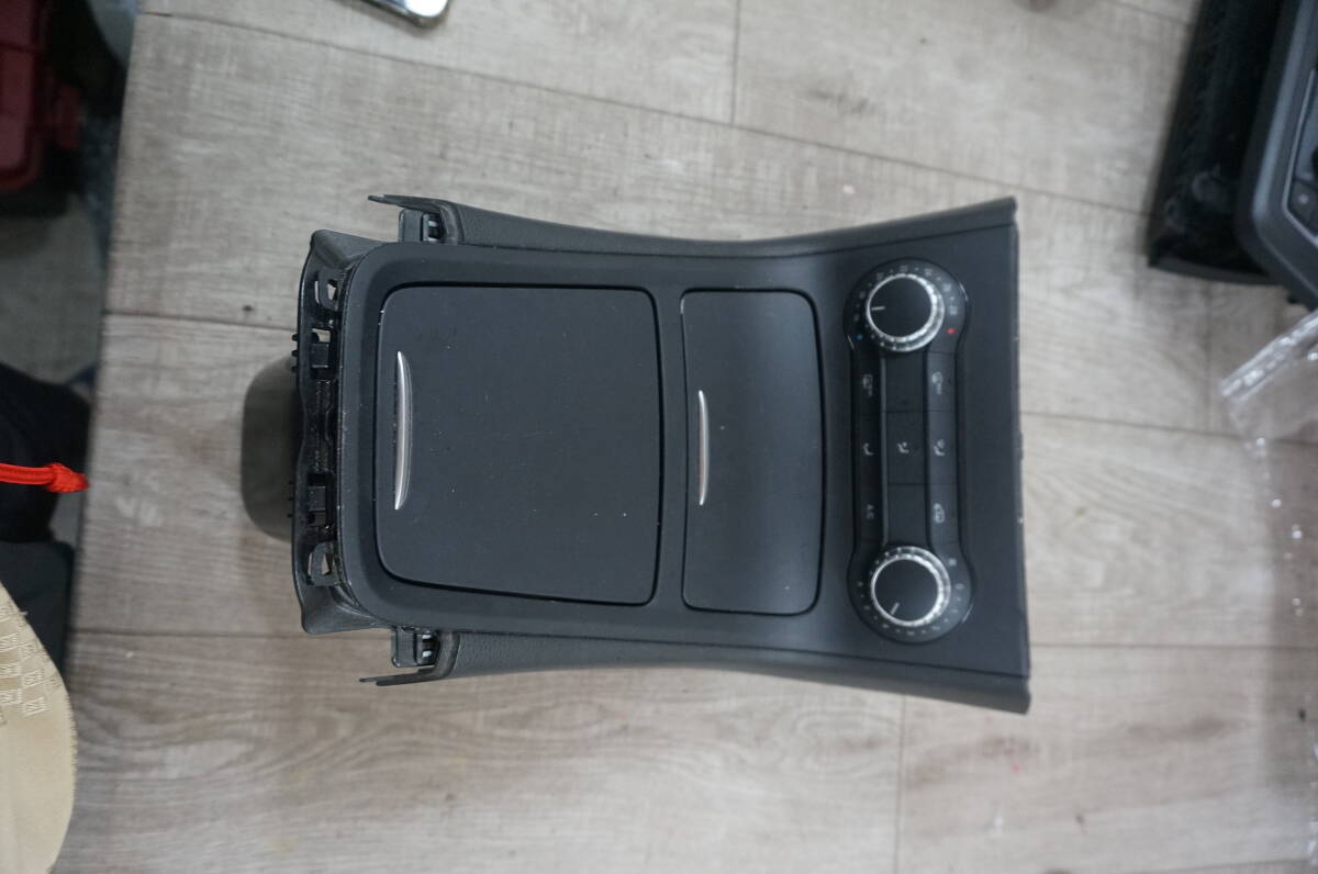 C752 ベンツ Bクラス DBA-246242 エアコンスイッチパネルA 246 680 10 10拍卖