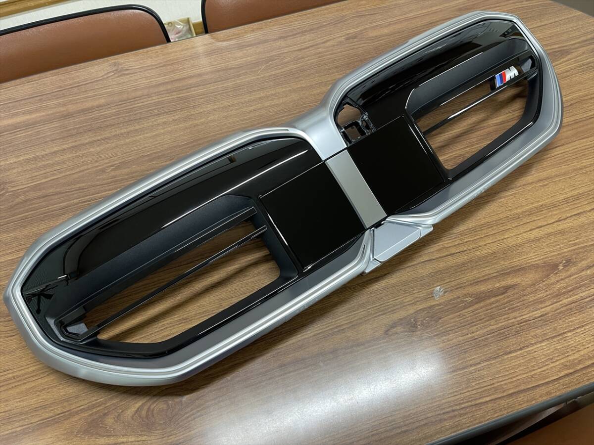 希少 BMW 純正部品 G60 G61 i5 M60 用 キドニー・グリル シルバーブラック 2024年9月登録車外し品 中古 美品拍卖