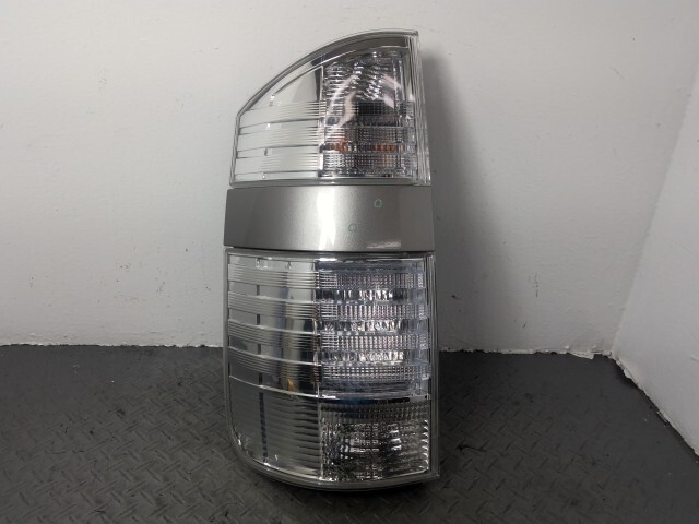 ヴォクシー AZR60G 左 テール ランプ ライト 81560-28460拍卖