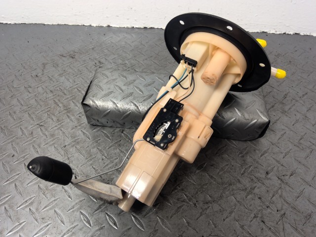 エブリィ DA17V 燃料 フューエル ポンプ 15100-64831拍卖