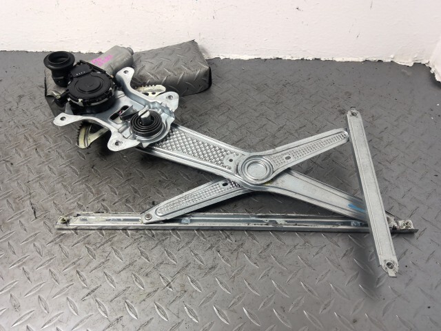 ファンカーゴ NCP21 右 フロント ドア レギュレター モーター 85710-52010拍卖