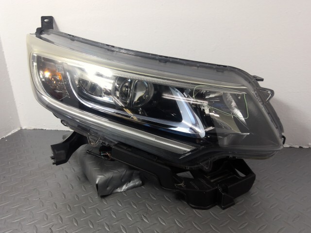 フリード+ GB7 右 ヘッドランプ ライト 33110-TDK-J61拍卖