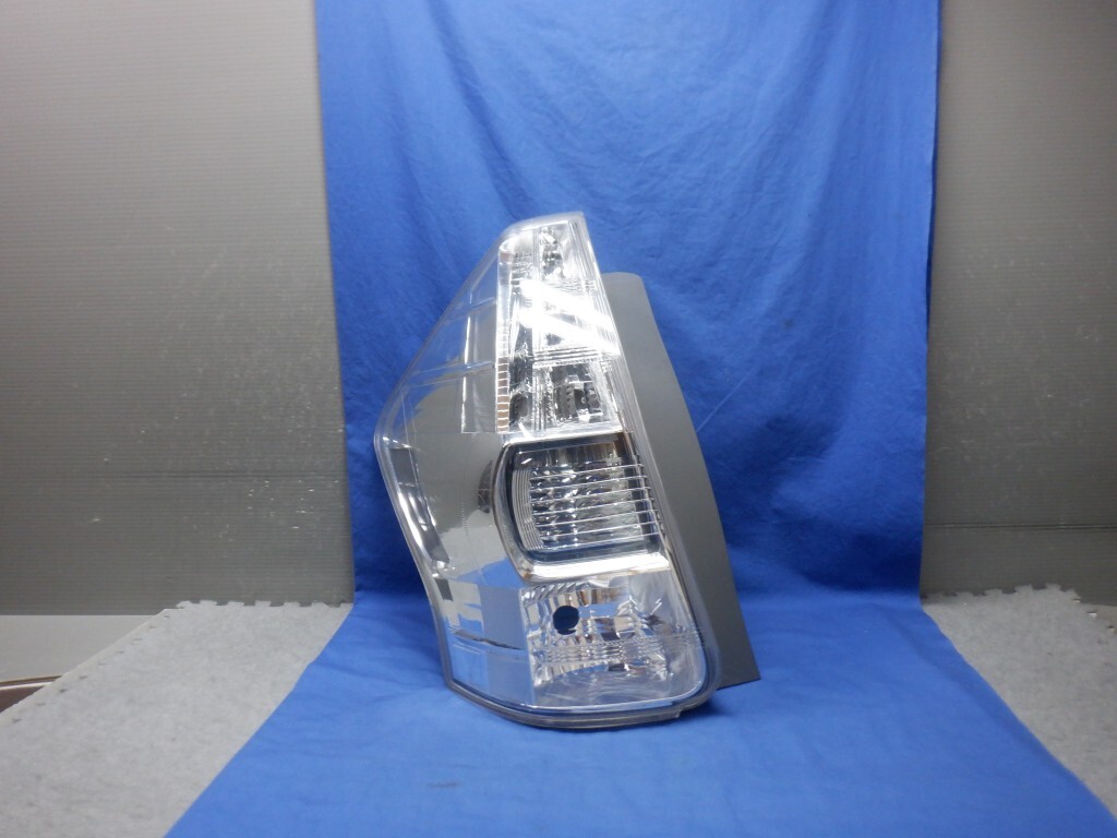 プリウスα ZVW40/ZVW41 左テールランプ 47-46 (X2974)拍卖