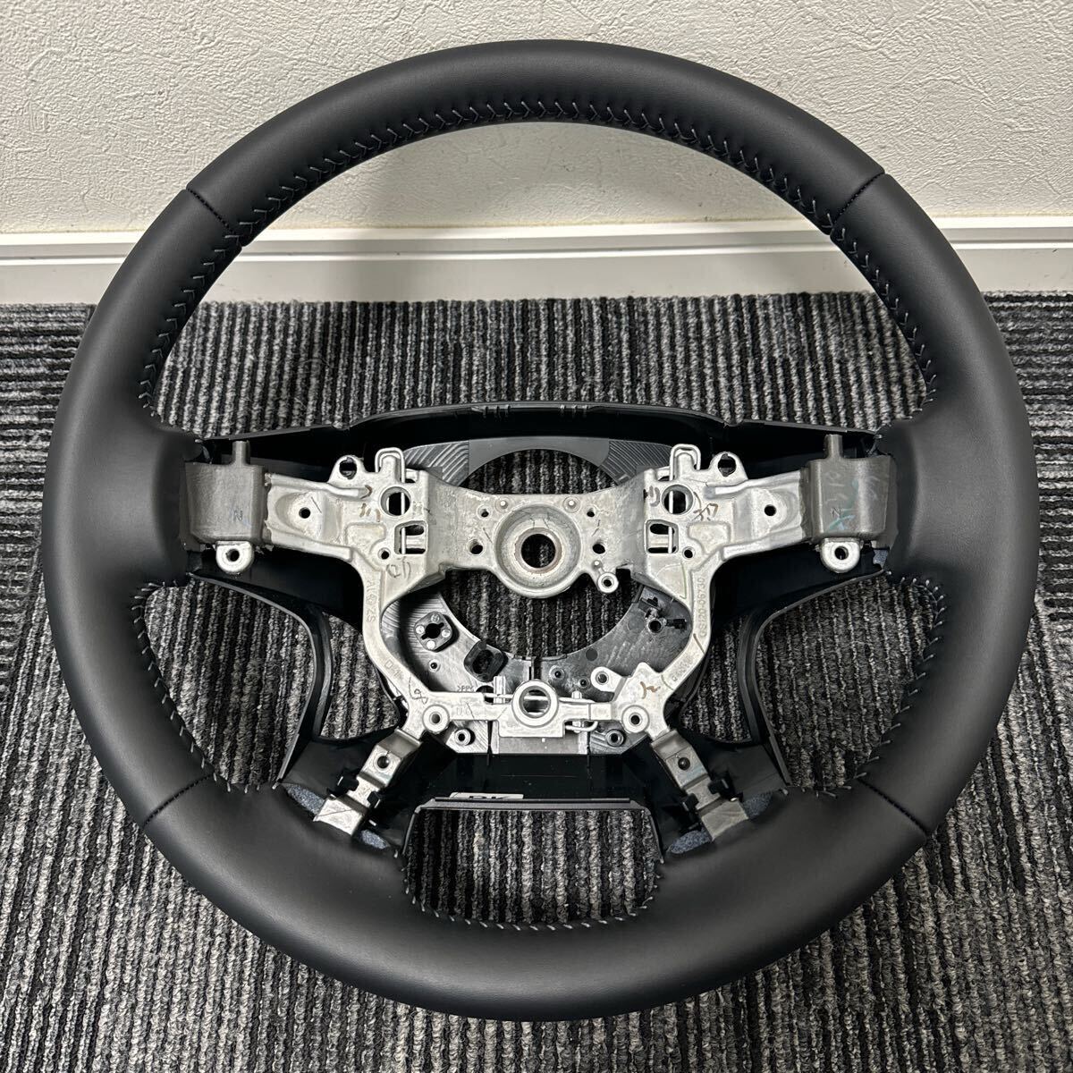 新車外し 超美品 トヨタ 純正 150系 プラド 後期 ランドクルーザープラド レザー ステアリング ブラック GS120-06730 アルファード ⑦拍卖