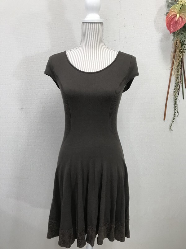 3844 レディース 【 UNTITLED アンタイトル ワールド 】半袖 ニット ワンピース サイズ:2 色:焦げ茶色拍卖