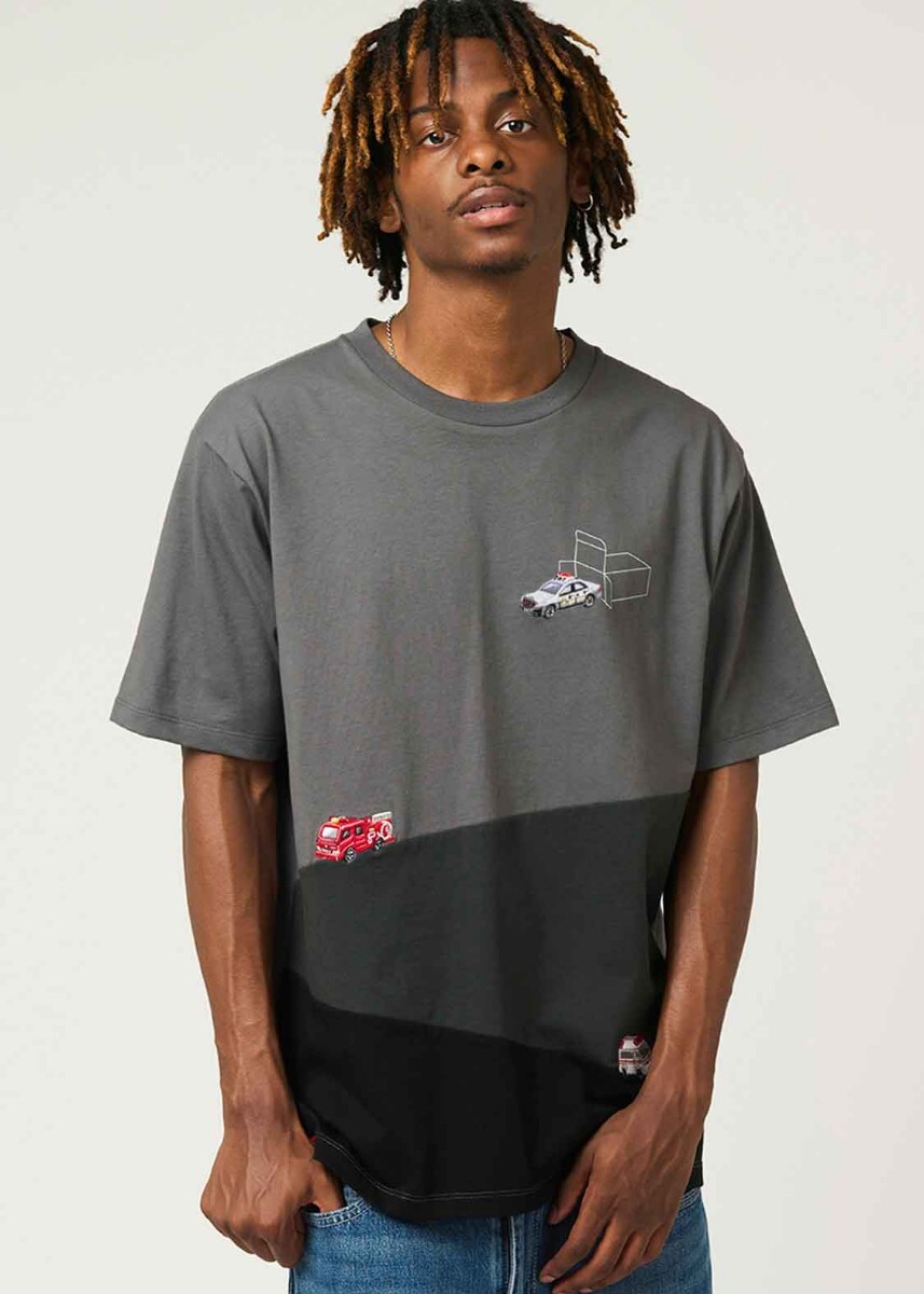 新品!グラニフ 働く車 トミカ 救急車 消防車 メンズ XLサイズ Tシャツ拍卖