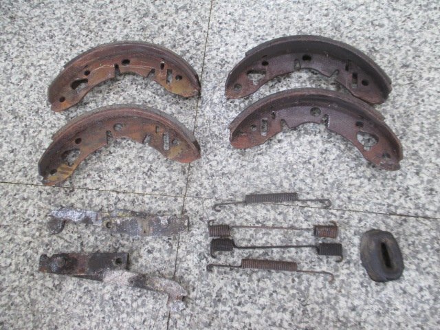 ローバーミニ、1000cc、AT車、リアブレーキシュー&その他、細かな部品拍卖