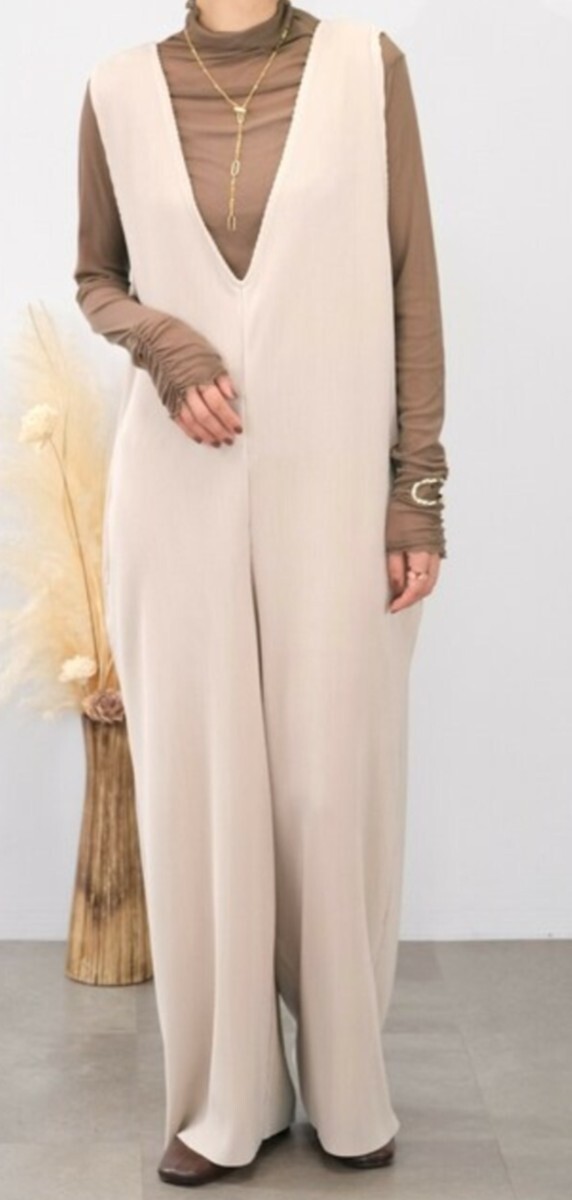 未使用/深Vカットオフプリーツ サロペット オールインワン パンツ レディース ベージュ系 M 両サイドポケットあり拍卖