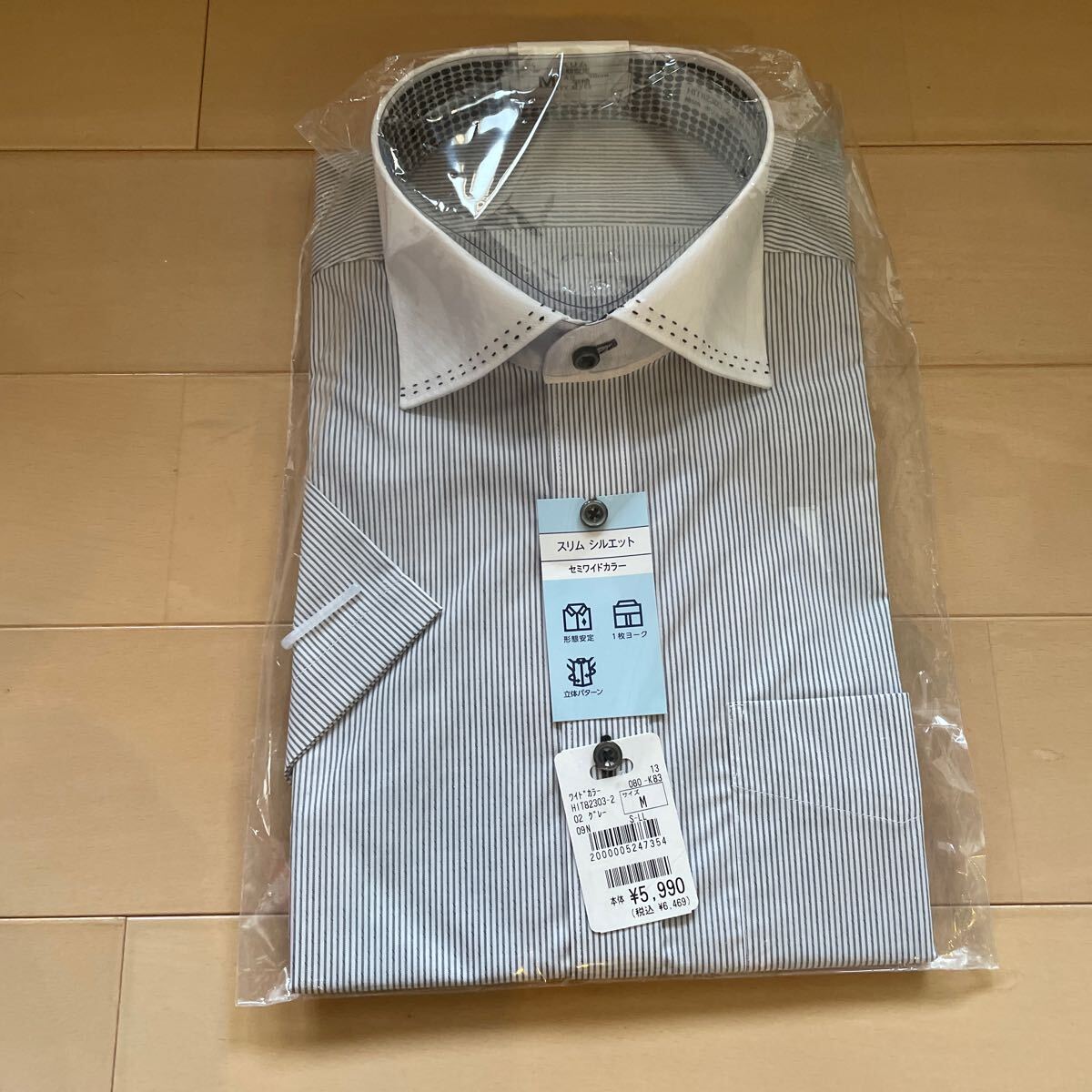 送料込み 新品 半袖ワイシャツ M スリムシルエット セミワイドカラー ストライプ 形態安定 1枚ヨーク 立体パターン 送料無料拍卖