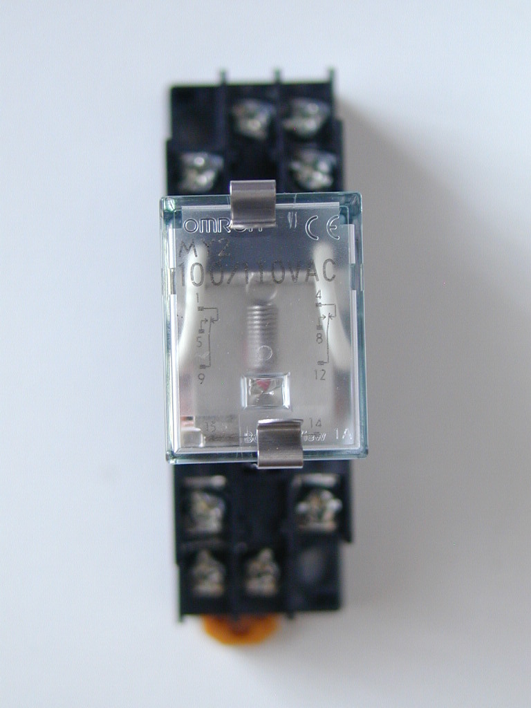 【中古】OMRON ミニパワーリレー MY2 AC100/110V ソケット PYFZ-08 保持金具付 オムロン拍卖