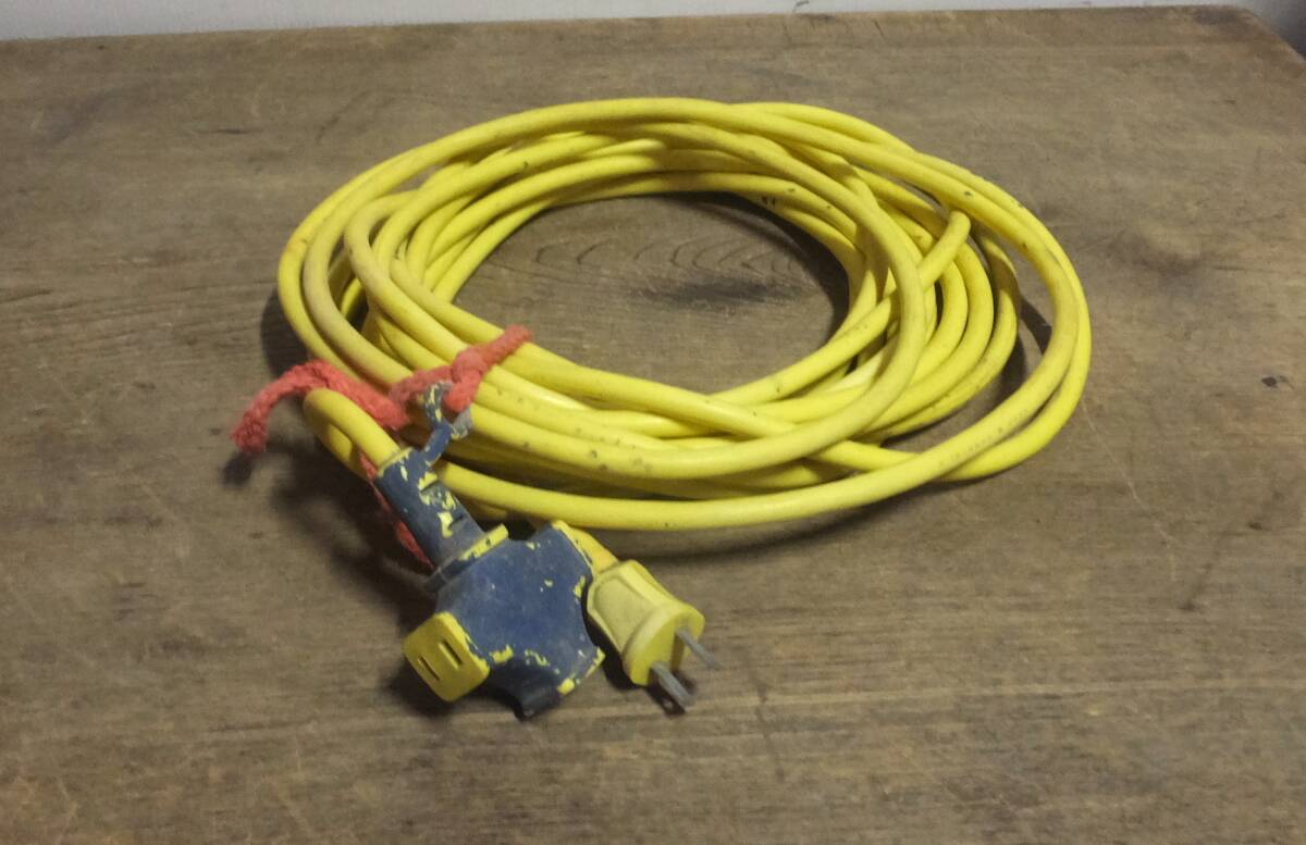 ▲こ-768 延長コード 10m 重さ1.2kg コード太さ1cm 中古 工具用延長コード DIY用品拍卖