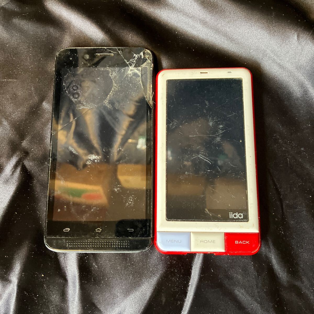 スマートフォン ブラック×レッド ヴィンテージ レトロ ◎おすすめ *動作未確認拍卖