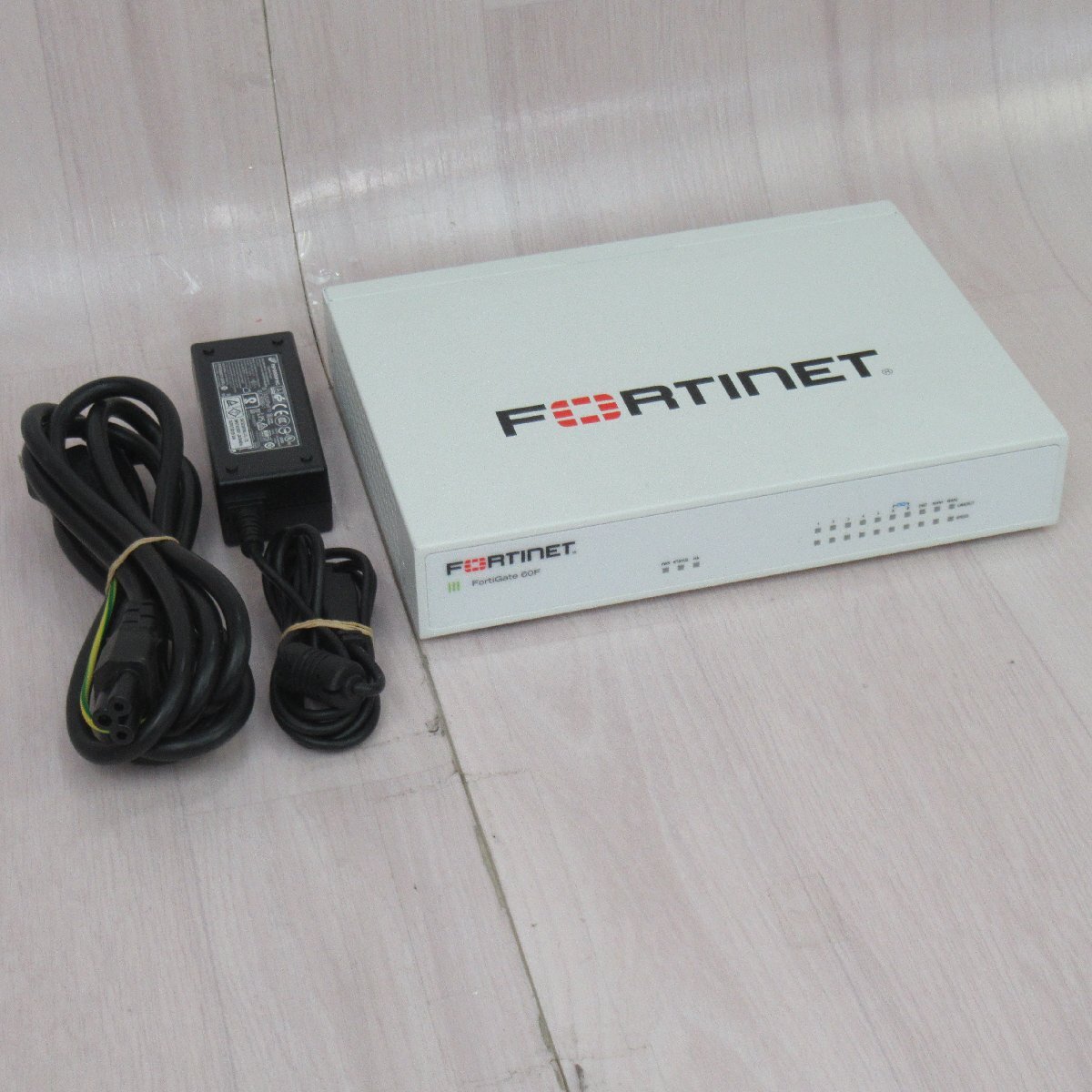 ▲Fortinet FG-60F FortiGate-60F UTM FW:v6.4.10 ライセンス27年08月26日迄 保証有 XY 19029#拍卖