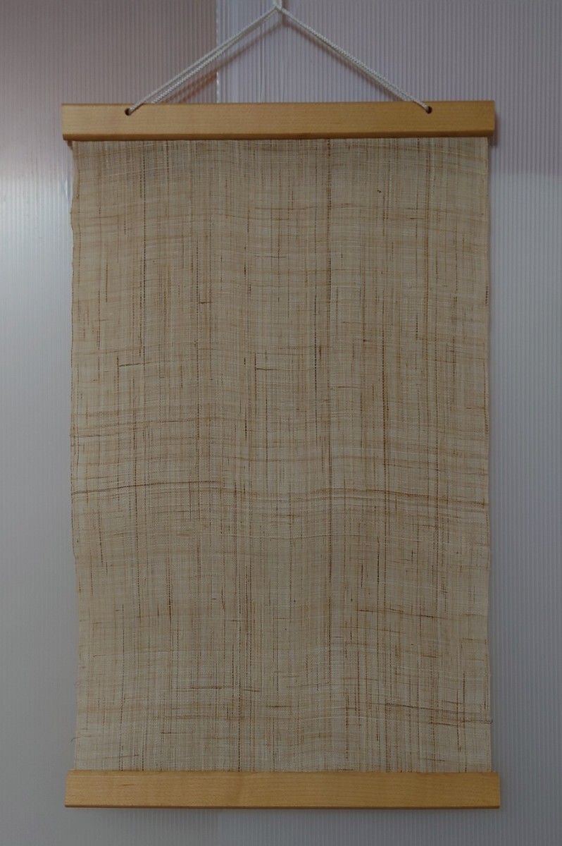 #麻 #タペストリー #暖簾 サイズ(本体約cm)幅30 長さ49 重量約130g 上下の横桟 天然杢メープル無垢材 タペストリー のれん拍卖