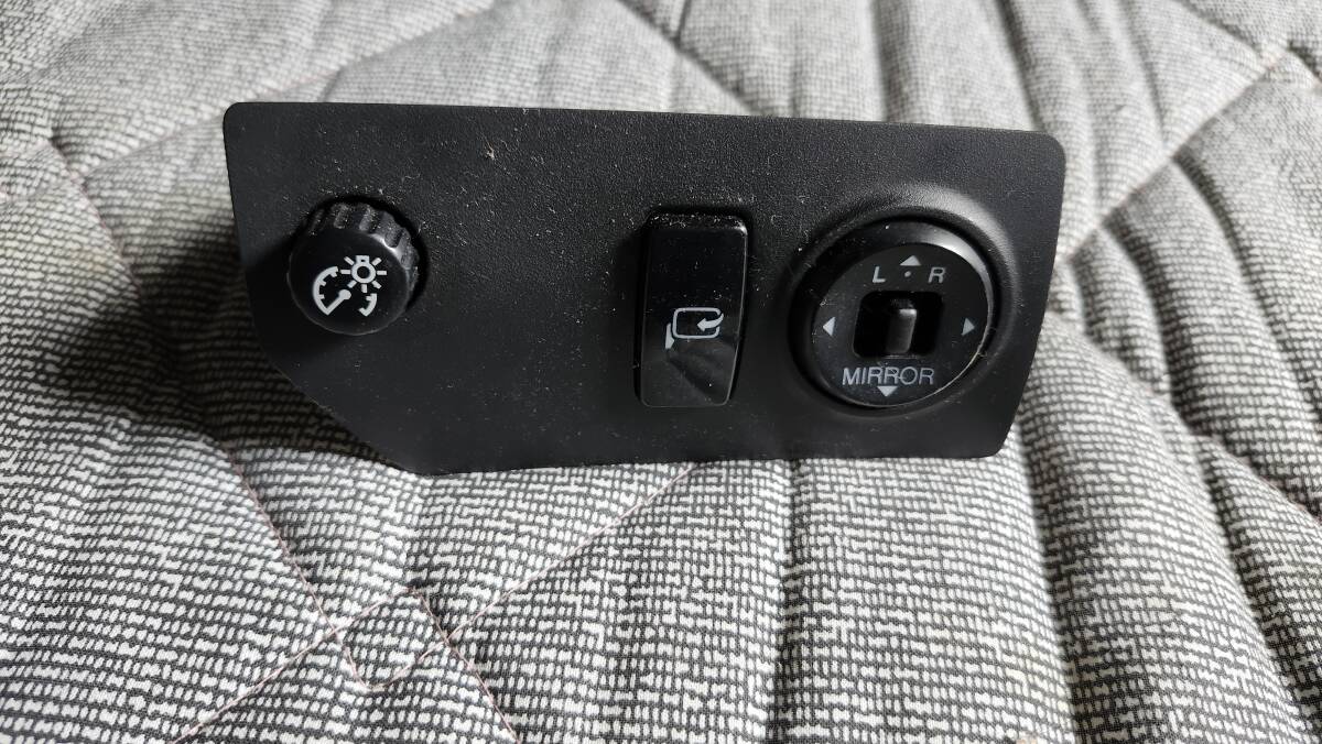 KAMC★トヨタ クラウンアスリート★純正 ドアミラースイッチ★GRS184/セダン/18系/TOYOTA/部分取り車拍卖
