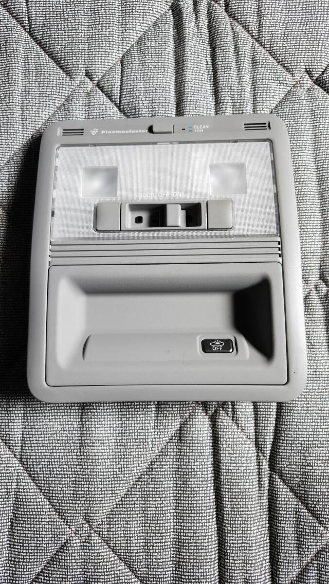 KAMC★トヨタ クラウンアスリート★純正 ルームランプ★ルームライト★室内ライト/室内灯/GRS184/セダン/18系/TOYOTA/部分取り車拍卖